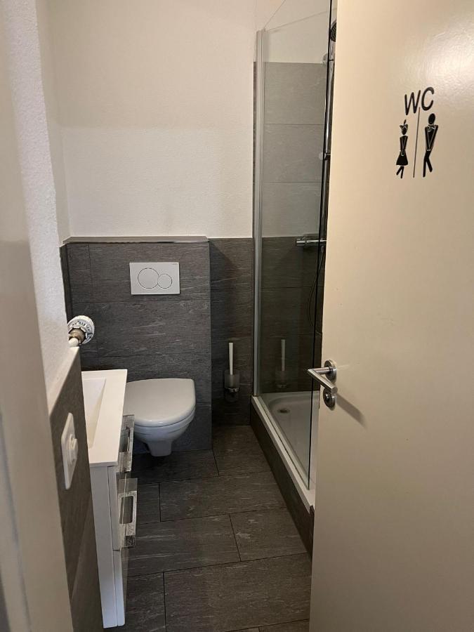 Zimmer Mit Geteiltem Bad & Kueche Brugg  Exterior photo