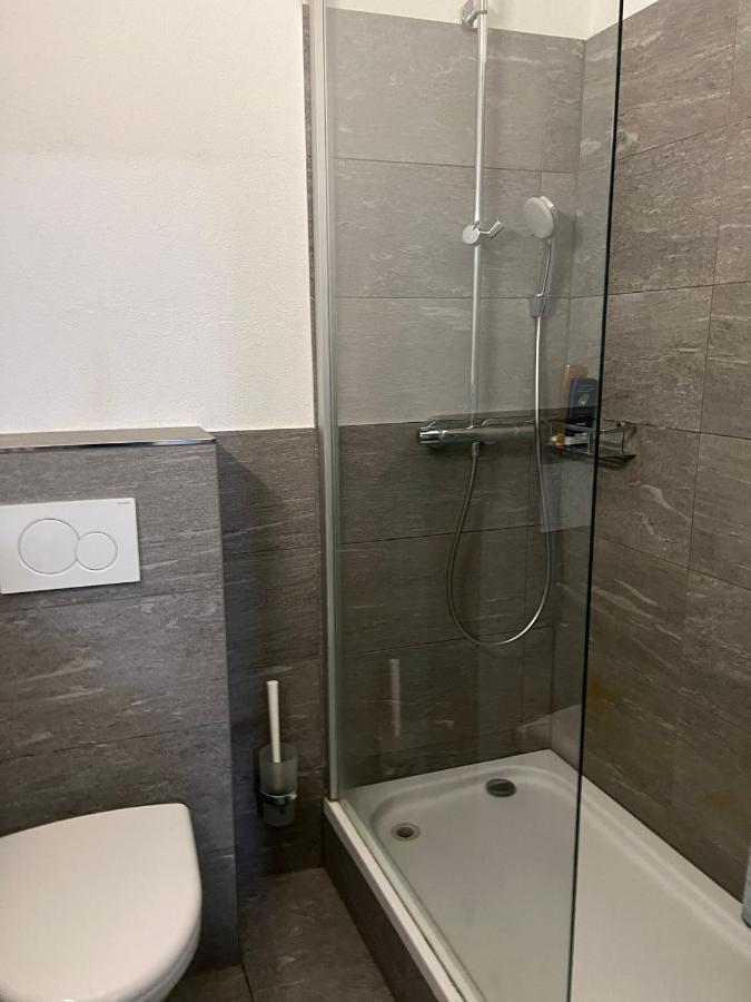 Zimmer Mit Geteiltem Bad & Kueche Brugg  Exterior photo