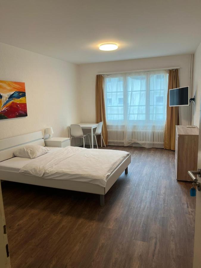 Zimmer Mit Geteiltem Bad & Kueche Brugg  Exterior photo