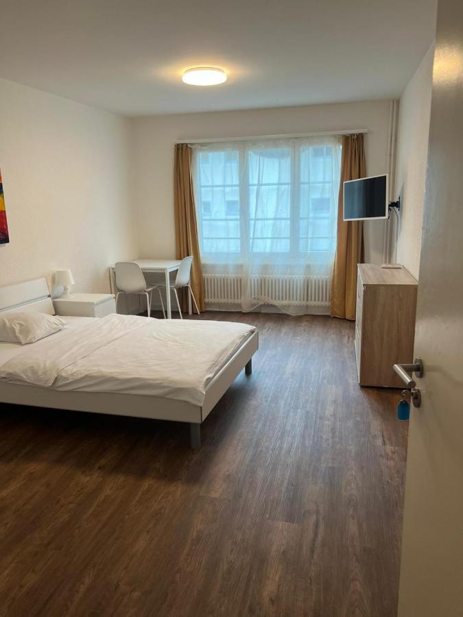 Zimmer Mit Geteiltem Bad & Kueche Brugg  Exterior photo
